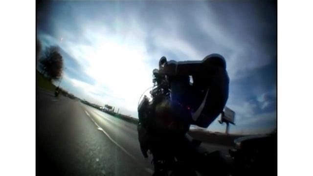 КАК ТАК МОЖНО ЕЗДИТЬ НА МОТОЦИКЛЕ??? STUNTS BIKE смотреть онлайн