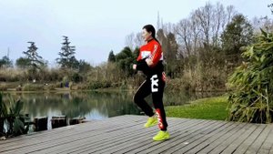 ♫ ♪ ? ТАНЦУЕТ ? КРАСОТКА ???Цин?Цин  ❉ Суунун Боюнда ❉ Поёт киргизский мальчик Элнар Дайыр ❉? ♫ ? ?