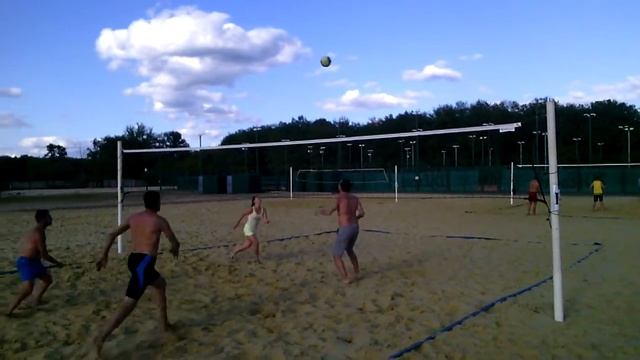 Любительский волейбол на песке)) г.Пенза 24 августа 2014г. смотреть онлайн