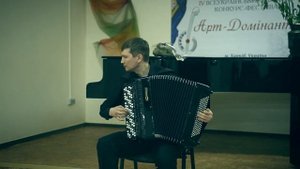 8. Г.Динику ,, Весенний хоровод" исполняет Иван Чурилов
