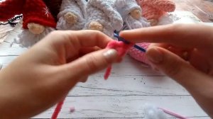 Видео МК Новогодний гном из плюшевой пряжи крючком. 1 часть