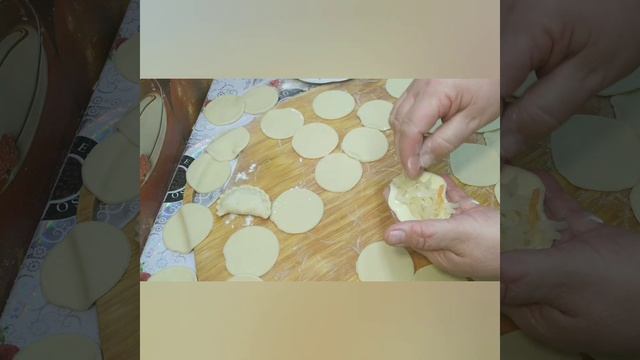 Как приготовить вареники с картошкой и капустой квашеной.  Заварное тесто