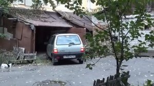 Ока заезжает в гараж