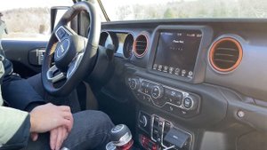 2021 Tacoma TRD PRO vs Jeep Gladiator Mojave, review plus snow test!