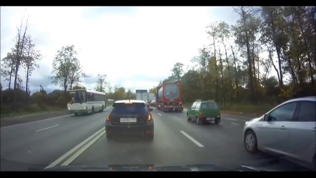 Трасса М10. Таксивичкофф и Магнит шпарят по обочине смотреть онлайн