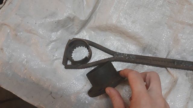 Как снять шкив в VW Т4. Спец ключ для фиксации шкива Фольксваген Т4 2.5тди. смотреть онлайн