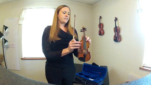 Worlds Smallest Violin Demo by Miss Laura (online violin teacher) смотреть онлайн
