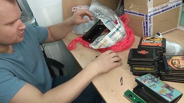 Купил коробку с авито за 2600р. с приставкой Sega и картриджами из 90х. смотреть онлайн