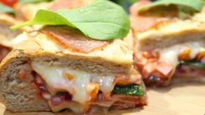 ТАКОГО с батоном хлеба мы еще не делали | Пицца в хлебе