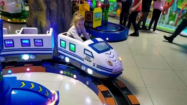 Семейный отдых... Детский центр развлечений.