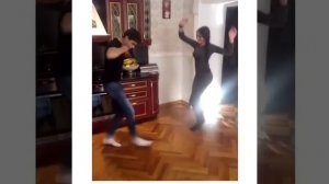 Цыганка супер танцует