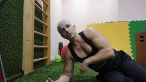 Качалка на минималке: отжимание от шведской стенки вместо "французского жима"