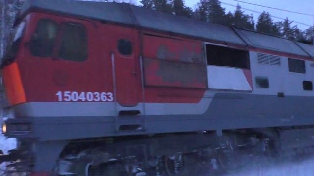 "Подмигнул". ТЭП70-0477 с пригородным поездом Алапаевск — Екатеринбург-Пасс. и приветливой бригадой смотреть онлайн