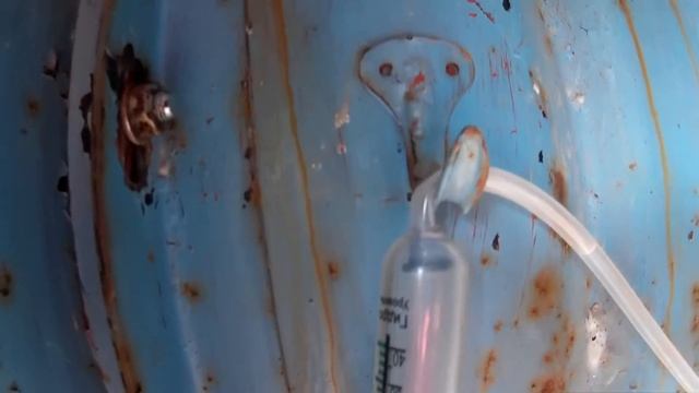 Гибкий водяной уровень (гидроуровень) с проградуированными закрывающимися сосудами на концах смотреть онлайн