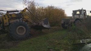 Кировец по уши в болоте..........