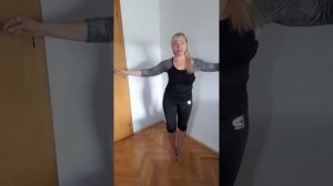 Приставной шаг с оттяжкой бедра в Belly dance.
