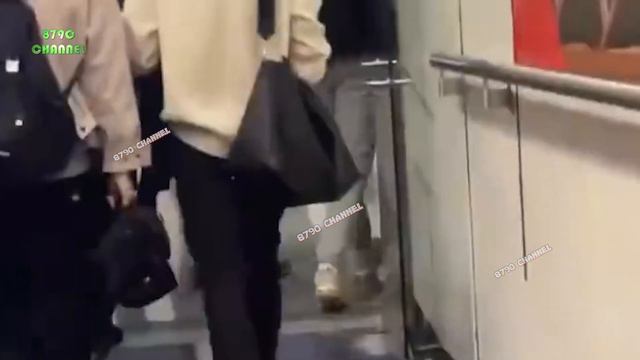 Xiao Zhan landed safely in Hangzhou. Does 2017's Xiao Zhan know that 2024's him has come this far? смотреть онлайн