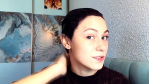 Крашу свои волосы. Окрашиваю волосы в черный цвет. Покрасила волосы в чёрный цвет