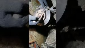 Мазда 626 GF замена передних тормозных колодок