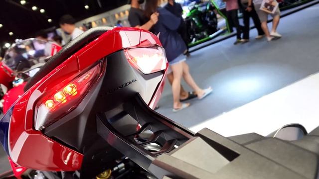 2022 Honda CBR1000RR-R FIREBLADE SP смотреть онлайн