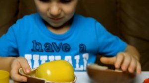 НОВОГОДНИЕ КИНДЕР СЮРПРИЗЫ И ЖЕЛЕЙНЫЙ МЕДВЕДЬ ВАЛЕРА