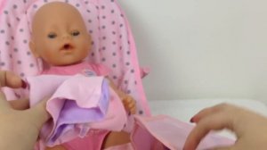Видео про куклу Baby Born игрушки для девочек Собираем сумку Мамы для прогулок с малышом Baby Doll
