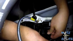 2010-2014 Honda Insight Headlight bulb replacement
