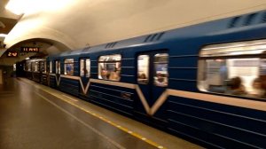 Вагон Боинг на станции Невский проспект