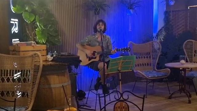 Veryofficialegg entertaining at Origin roof terrace bar, Palma Nova, Mallorca (part 4) смотреть онлайн