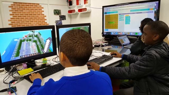 Python Coding on Minecraft & Minecraft splat challenge смотреть онлайн