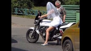 Девушка и мотоцикл