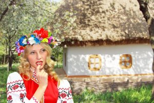 Голодная украинка залезла в кровать и холодильник.