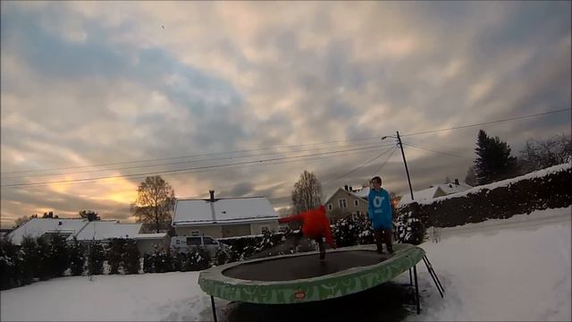 Winter trampin (First tramp sesh of the year) смотреть онлайн
