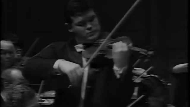 Tchaikovsky Violin Concerto 2nd mov. Vadim Repin, Orchestre national de Lyon, Krivine смотреть онлайн