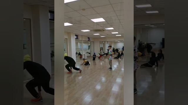 Bboy Myron в гостях у Студии Ситара Тюмень смотреть онлайн