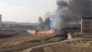 Сухая трава горит на Суворовском, Ростов-на-Дону, 11.03.2017