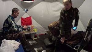 Рыбалка 2022. Зимняя рыбалка 2022 на Вышневолоцком Водохранилище.Зимняя рыбалка в палатке.