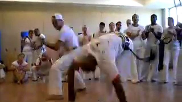 Mestre Canhao Lembrança Negra e Mestre Dende Mundo capoeira. смотреть онлайн