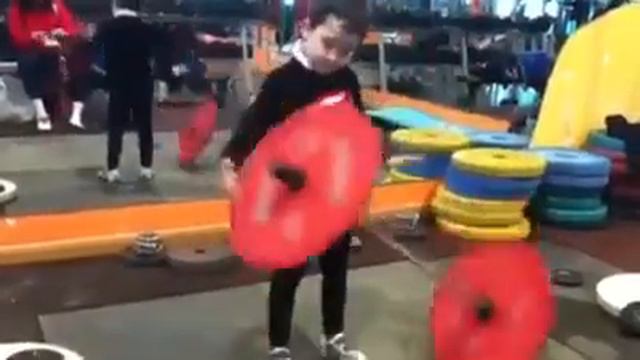 Очень техничный малый !!!