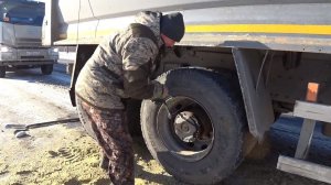 КОЛЕСО НА ВЫСТРЕЛ \ ПОМОГАЕМ КОЛЛЕГЕ С ЗАМЕНОЙ
