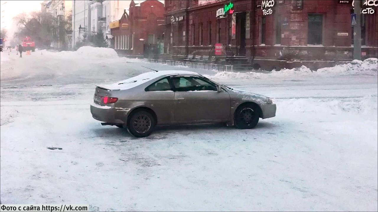 В центре Омска из-за коммунальной аварии было парализовано движение сразу по нескольким улицам