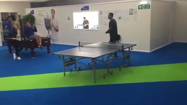 Nick Kyrgios breaks racket after losing ping pong match to Hewitt смотреть онлайн