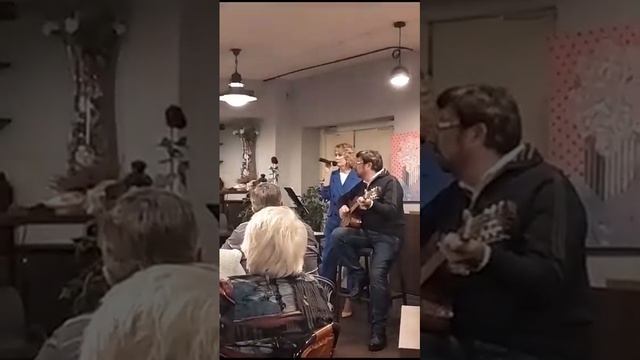 "Стихо-ТВОРЕНИЕ" (сл. А. Митиной, муз. С. Глазунова)_А. Митина, В. Соляр (гитара)