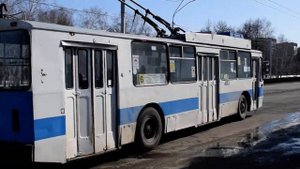 Троллейбус ЗиУ-682 КВР БТРМ-4053 с приветливым водителем.