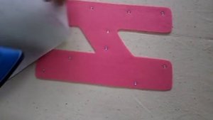 Как приклеить стразы к фетру?