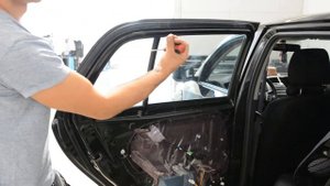 How to remove the quarter glass Toyota Urban Cruiser