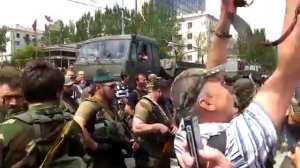 Донецк приветствует Батальон 'Восток'-Donetsk Ukraine