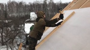 Строительство дома из профилированного бруса | Монтаж кровельной системы в деревянном доме.