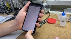 Пятна на экране iPhone XR - разбираем и ищем причину!