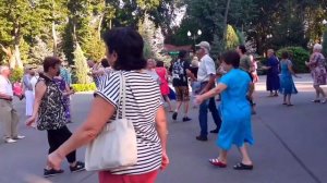 ПОЗАБЫТЬ ТЕБЯ СТАЛО ВСЁ ТЯЖЕЛЕЙ! ТАНЦЫ В ПАРКЕ ГОРЬКОГО ХАРЬКОВ.mp4